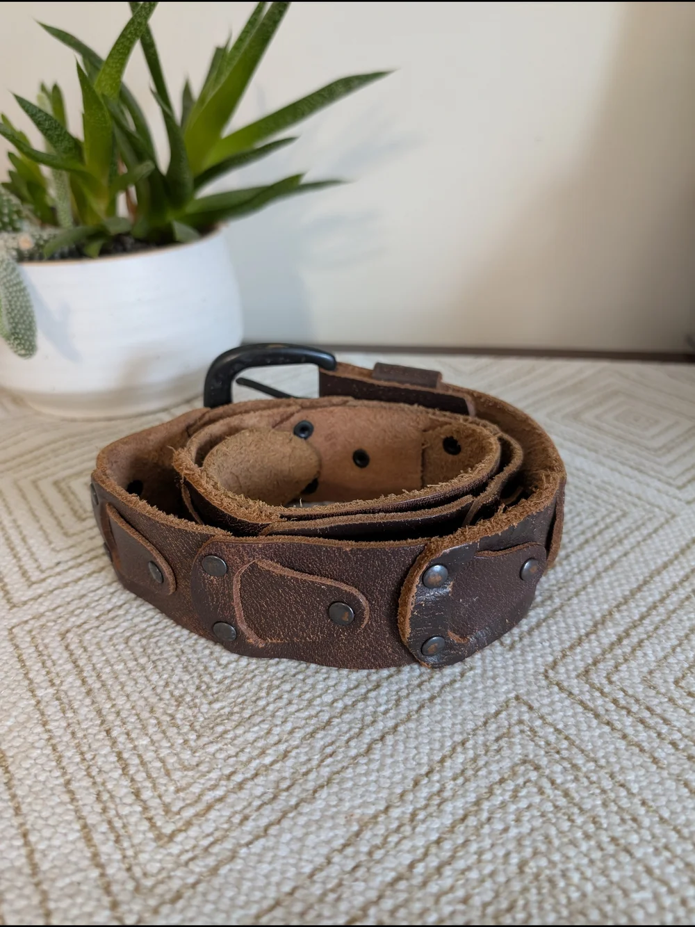 C-Red Men's Classic Distressed Brown Leather Belt with Dark Metal Buckle Sz 38
